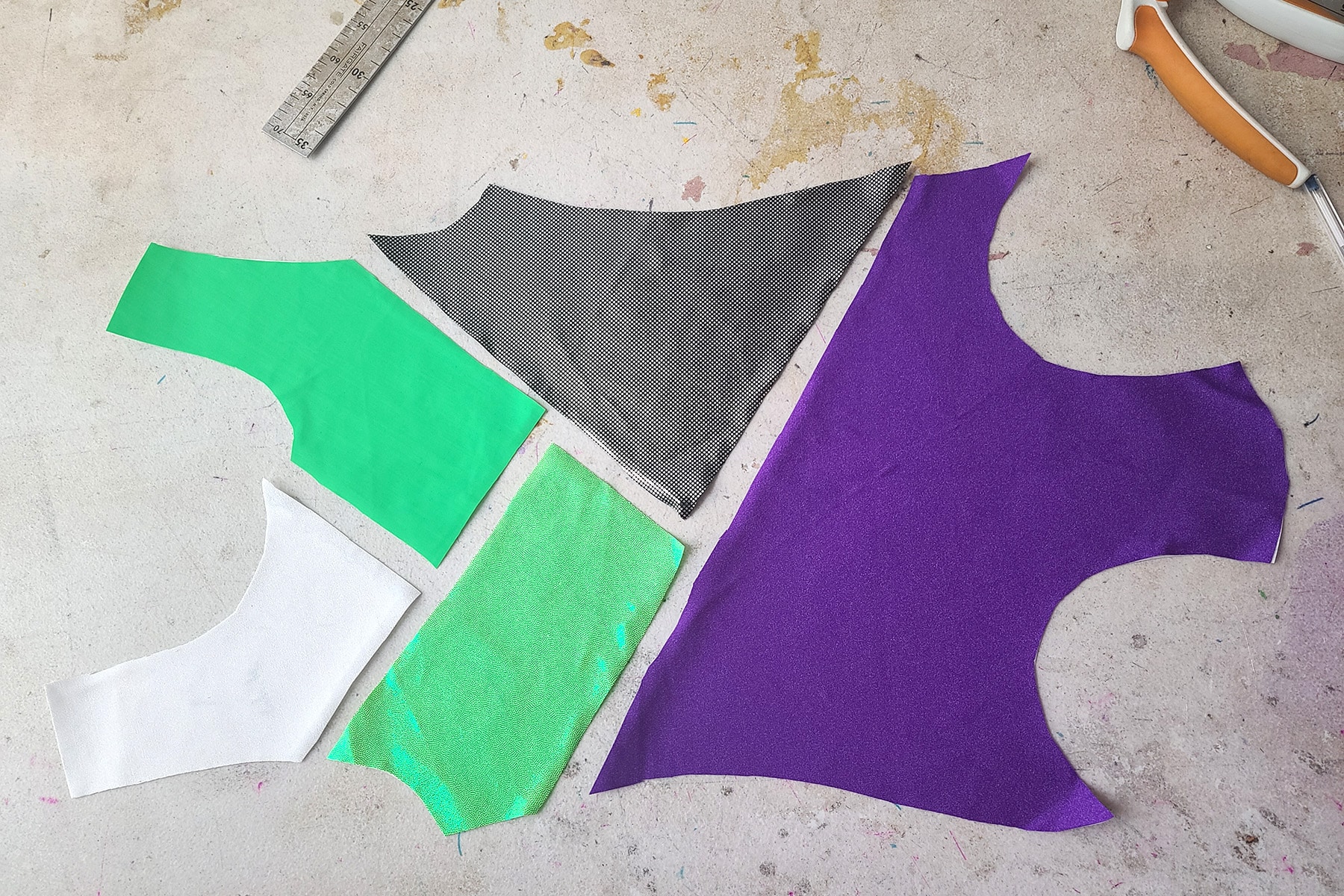 The 5 pieces of leotard front spandex placed together for colour blocking.