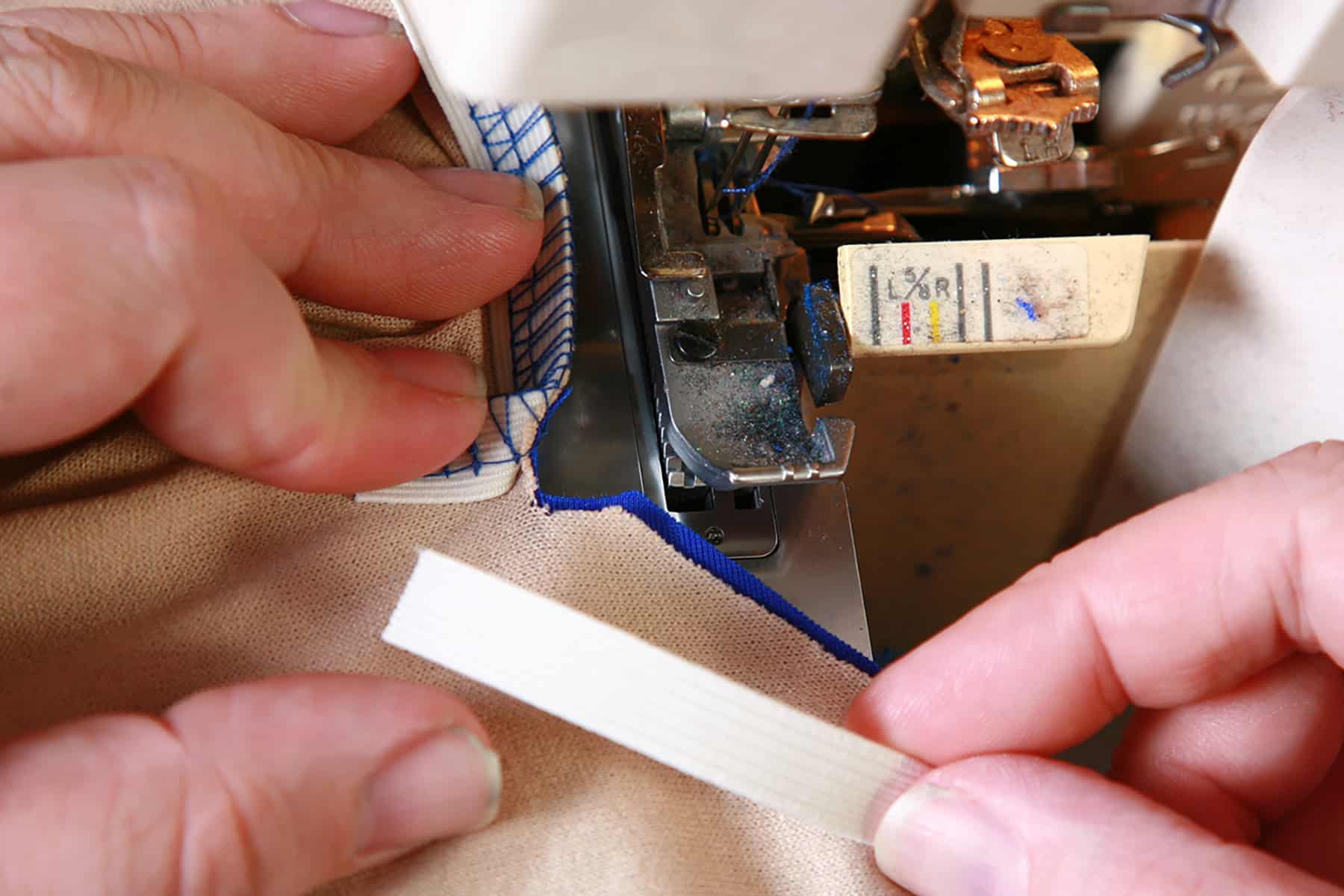 Elastic is being applied to the V, as described in the tutorial.